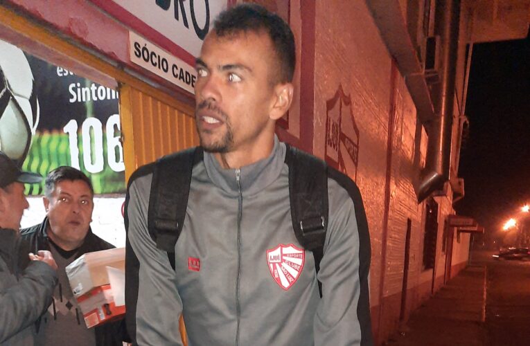 Felipe Guedes deixa Estádio 19 de Outubro de muletas e preocupa para a reta final da série D